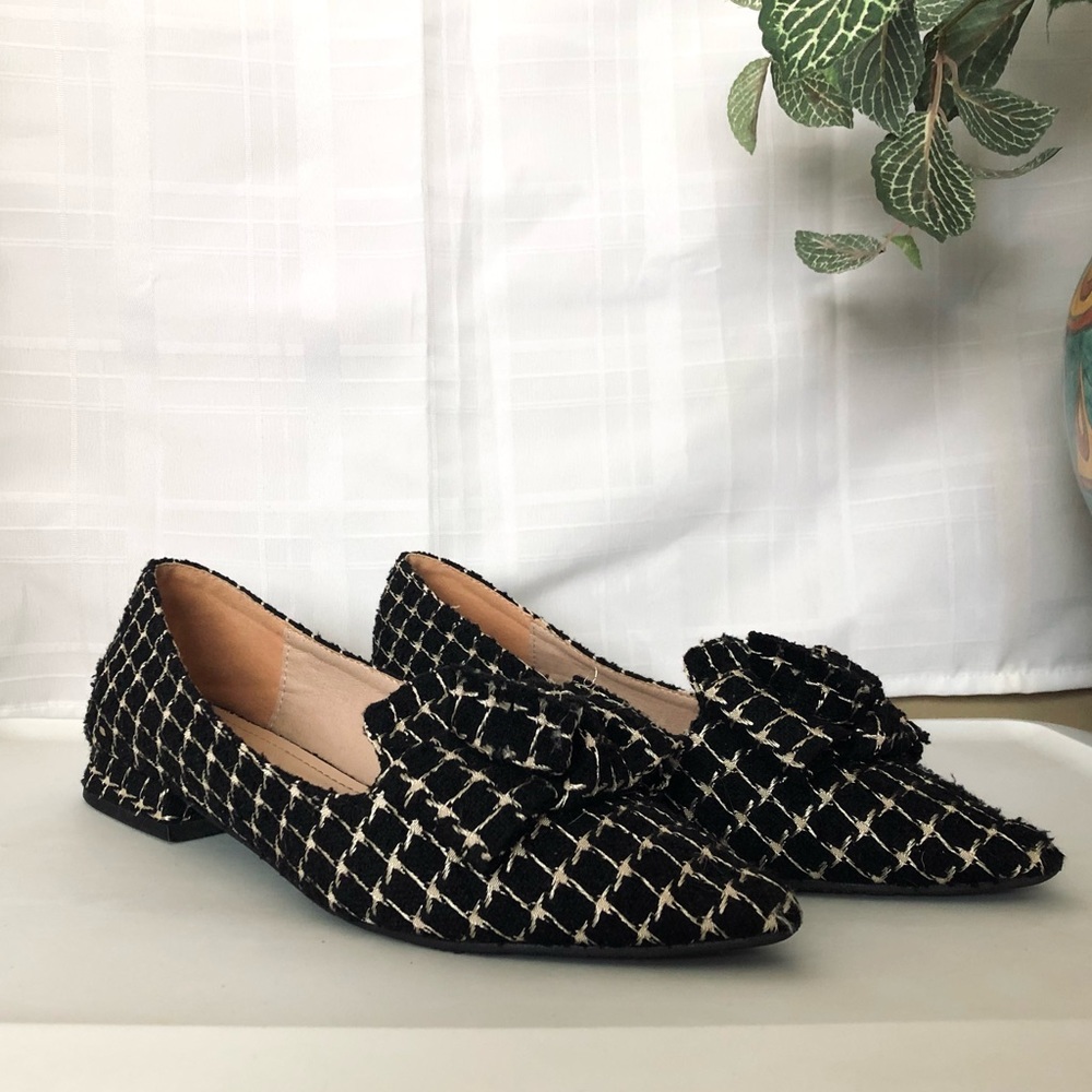 Patterned Pointed Toe Flats with Bow
